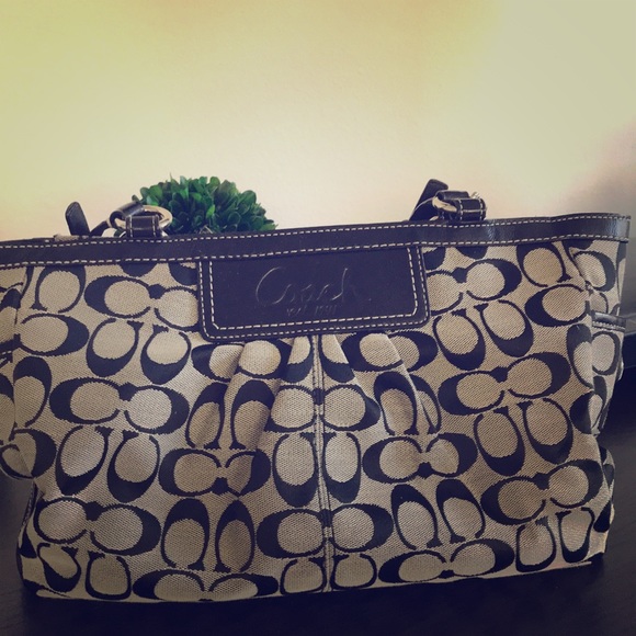 Coach Handbags - 💗 Coach signature tote